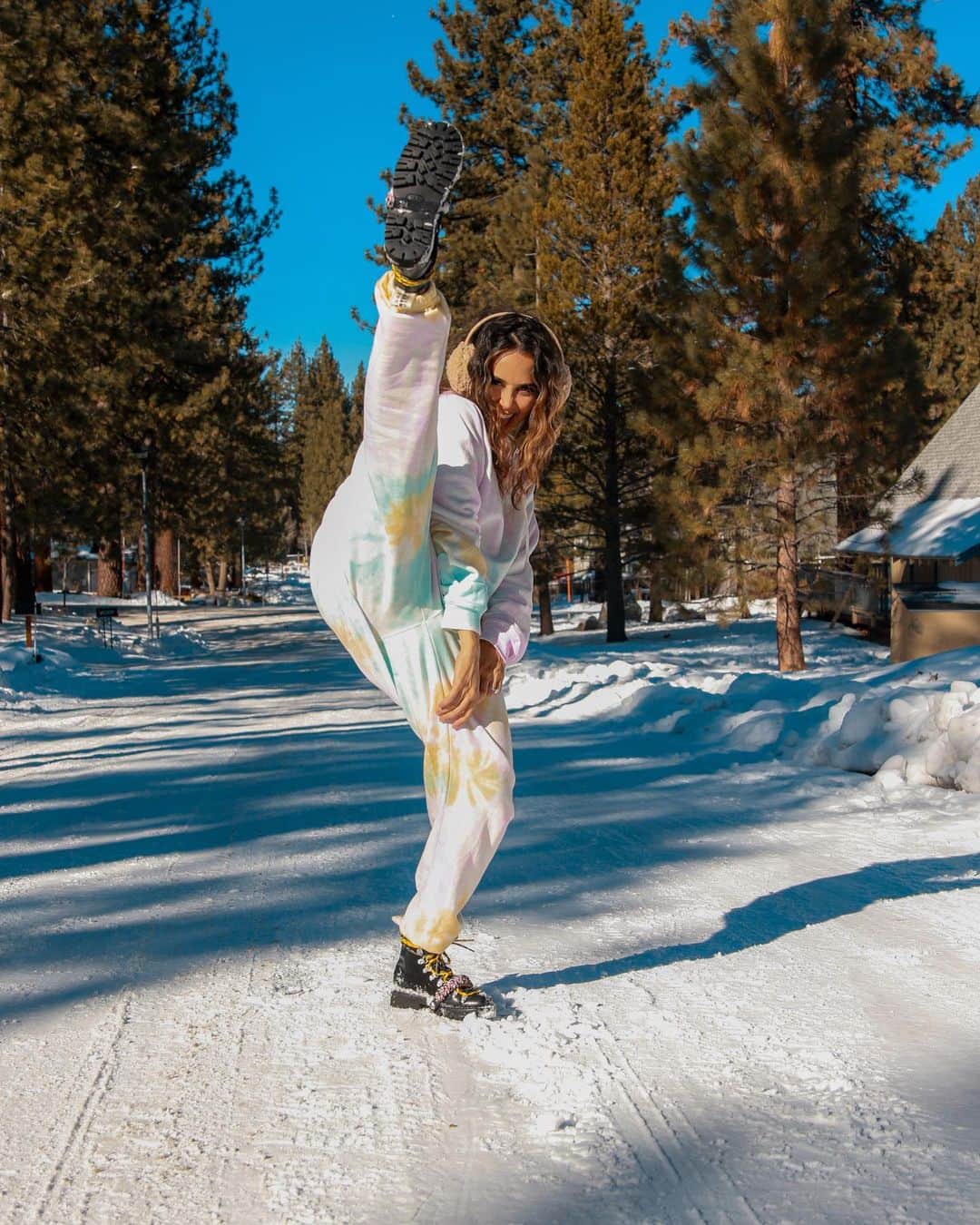Tianna Gregoryのインスタグラム：「Play day in Tahoe ❄️   @whitefoxboutique」