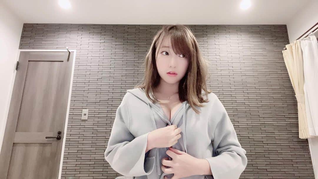 京佳さんのインスタグラム写真 - (京佳Instagram)「パーカー女子 hoodie girl. これGU！！！！ 超絶有能。」12月30日 9時50分 - kyouka_1202