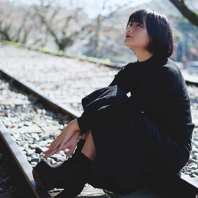 寺岡初音 のインスタグラム：「𝑷𝒐𝒓𝒕𝒓𝒂𝒊𝒕﻿ ﻿ ﻿ 2020年たくさんの人に出会って﻿ こんな状況やったけど﻿ すっごい素敵な時間をいっぱい過ごしました♥️﻿ ﻿ ﻿ ありがとねっ‼️出会いに感謝！﻿ ﻿ ﻿ ﻿ ﻿ #ポートレート」