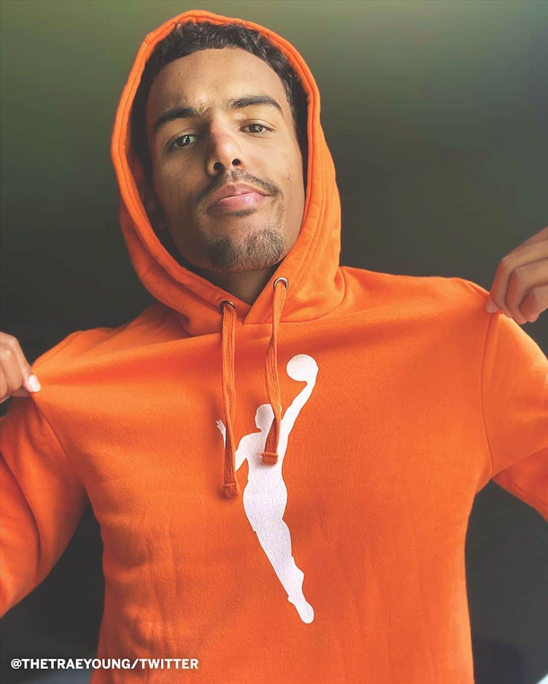 espnさんのインスタグラム写真 - (espnInstagram)「The Orange Hoodie 🧡 (via @ebtheceleb)」12月30日 9時59分 - espn