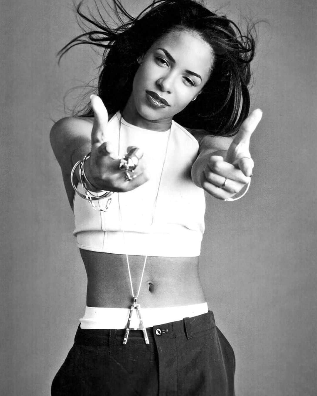 Block.fmのインスタグラム：「ニュース｜90年代のR&Bを代表する歌姫、Aaliyahの新しい伝記が2021年8月に出版へ！これまで語られてこなかったエピソードも。多くの音楽メディアで活躍してきたKathy Iandoliが執筆。(2020)⁠ ⁠ 続きはlink in bio」
