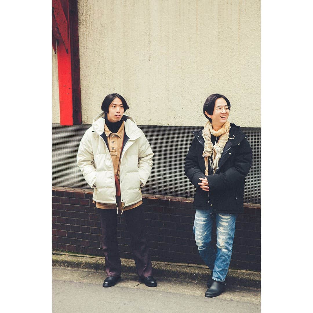 JOURNAL STANDARDさんのインスタグラム写真 - (JOURNAL STANDARDInstagram)「My Winter Buddy “LASKA DOWN”﻿ 『都会を舞台に活動するクリエイターたちのダウンスタイル。』﻿ ﻿ JOURNAL STANDARDが展開する﻿ 銘品「LASKA 850HT フードダウン」を、﻿ 東京を拠点に活動するクリエイターたちの﻿ 着こなしと共に、LASKA DOWNの魅力を紐解いていく。﻿ →https://baycrews.jp/feature/detail/2489﻿  Photo_Yuko Yasukawa Text_Sota Nagashima  vol.1 Hair & Make-up_Naruho Maruyama（Mala Morgan、Tatsuya Iwanaga）  vol.2 Hair & Make-up_Kazuma Kimura（TENDRE & msd）、Yuki Ishikawa（Seika Furuhata  ﻿ ■【LASKA 】850HT フードダウン﻿ NO. 20011600702030﻿ ¥30,800 tax included﻿ ﻿ 昨シーズンよりもアームホールにゆとりをプラス。﻿ 高スペックでありながらボリューム感を抑えた﻿ スタイリッシュなシルエットと新色を加え、﻿ ユニセックスでオススメなアウターです。﻿ ﻿ 【LASKA FABRIC / ラスカファブリック】﻿ VORTEX精紡を使用した、機能性とファッション性を持つ高品質素材。﻿ 「VORTEX」はエアーの旋回流を利用した、紡績法により生み出された新しい糸で、毛羽立ちが少なく、クリアーでコットンのような肌触り、優れた抗ピリング性と耐摩擦性が特徴。﻿ ﻿ -------------------------------﻿ ﻿ 【Follow Me !!!】﻿ JOURNAL STANDARD 一部店舗にて﻿ オフィシャルinstagram 日々更新中‼︎﻿ ﻿ -------------------------------﻿ @_msd._﻿ @tanaakin﻿ @starandsummer﻿ @aneaken﻿ @in_karin﻿ @iwanaga.bro  @shidamizuki  @masaakiida  @shohei_higashi  @malaciel  @mfilmms   @laska_fabric﻿ @baycrews﻿ ﻿ #journalstandard﻿ #baycrews﻿ #fashion﻿ #20aw﻿ #mens ﻿ #ジャーナルスタンダード﻿ #ベイクルーズ﻿ #冬コーデ﻿ #アウター﻿ #ダウン﻿ #downjacket﻿ #アウターコーデ﻿ #laskafabric」12月30日 10時03分 - journalstandard.jp