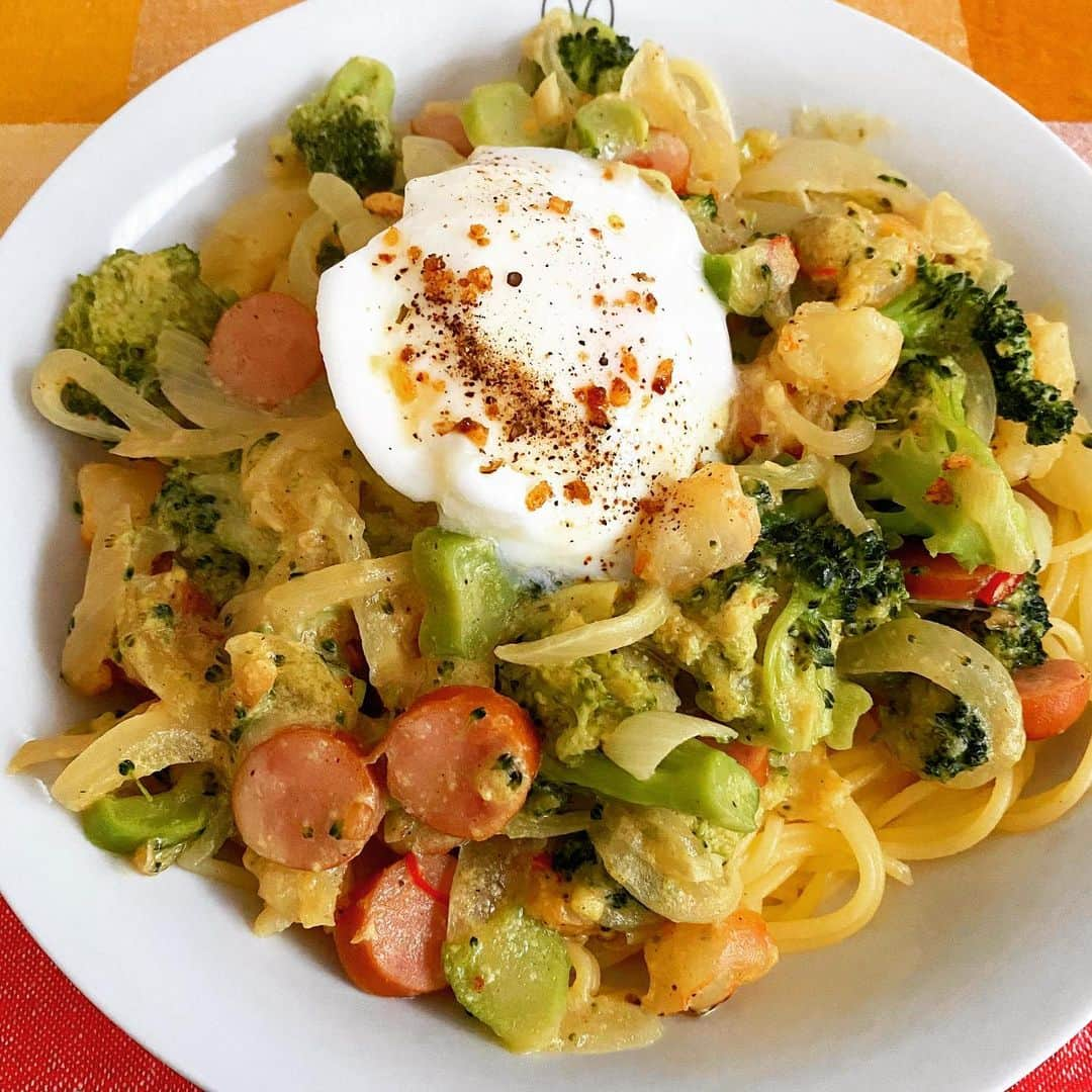 森碕ひろかのインスタグラム：「おはようございます🌞✨✨  豆乳クリームパスタ🍝💕 具だくさん過ぎた（笑）  #朝昼兼用ごはん  #グルテンフリー」