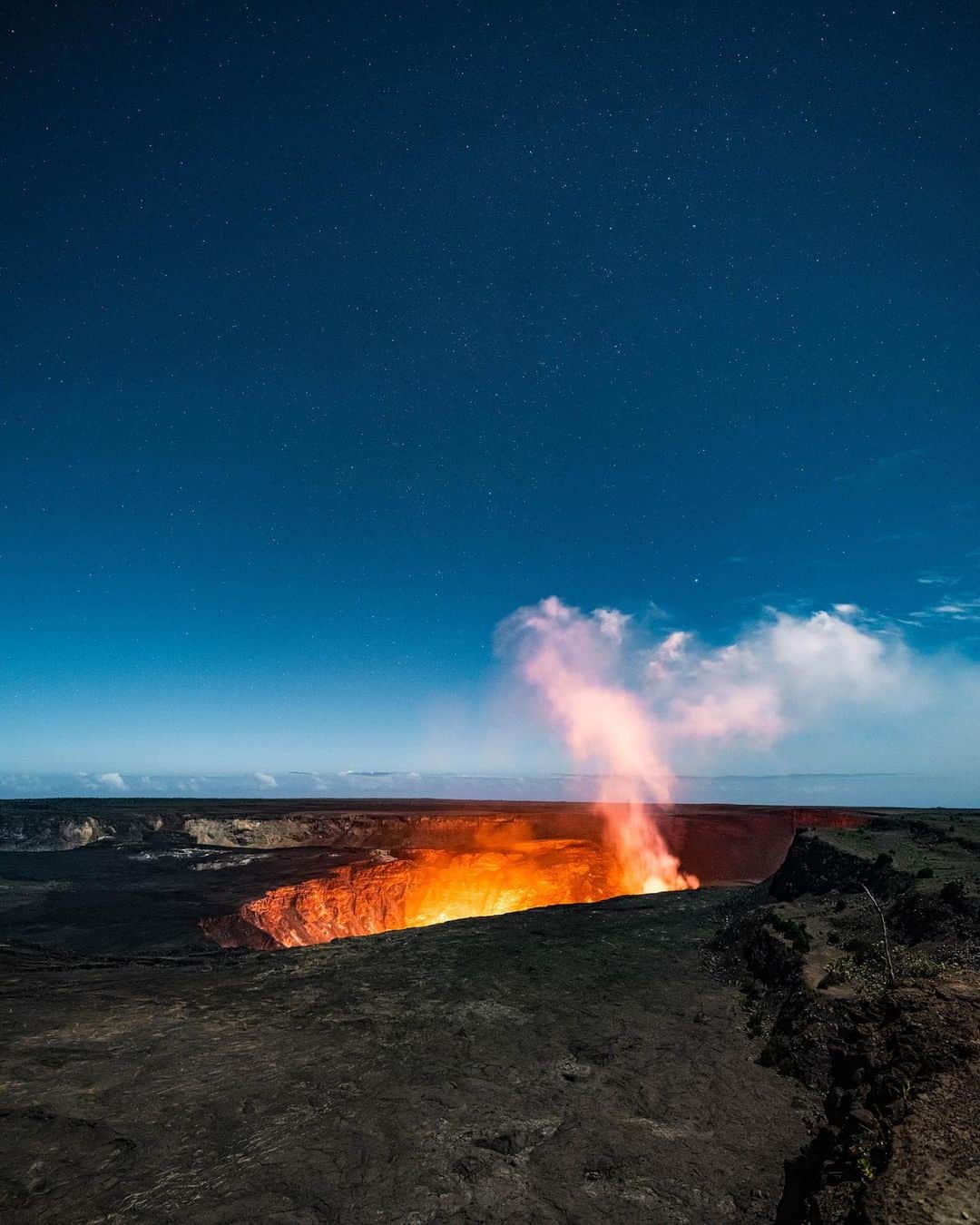 Ryoyaのインスタグラム：「Halemaumau Crater  Camera #GFX100 Lens #gf23mm   iso3200 / 23mm / f4.0 / ss3”  #halemaumau #lava #hawaii #bigisland」