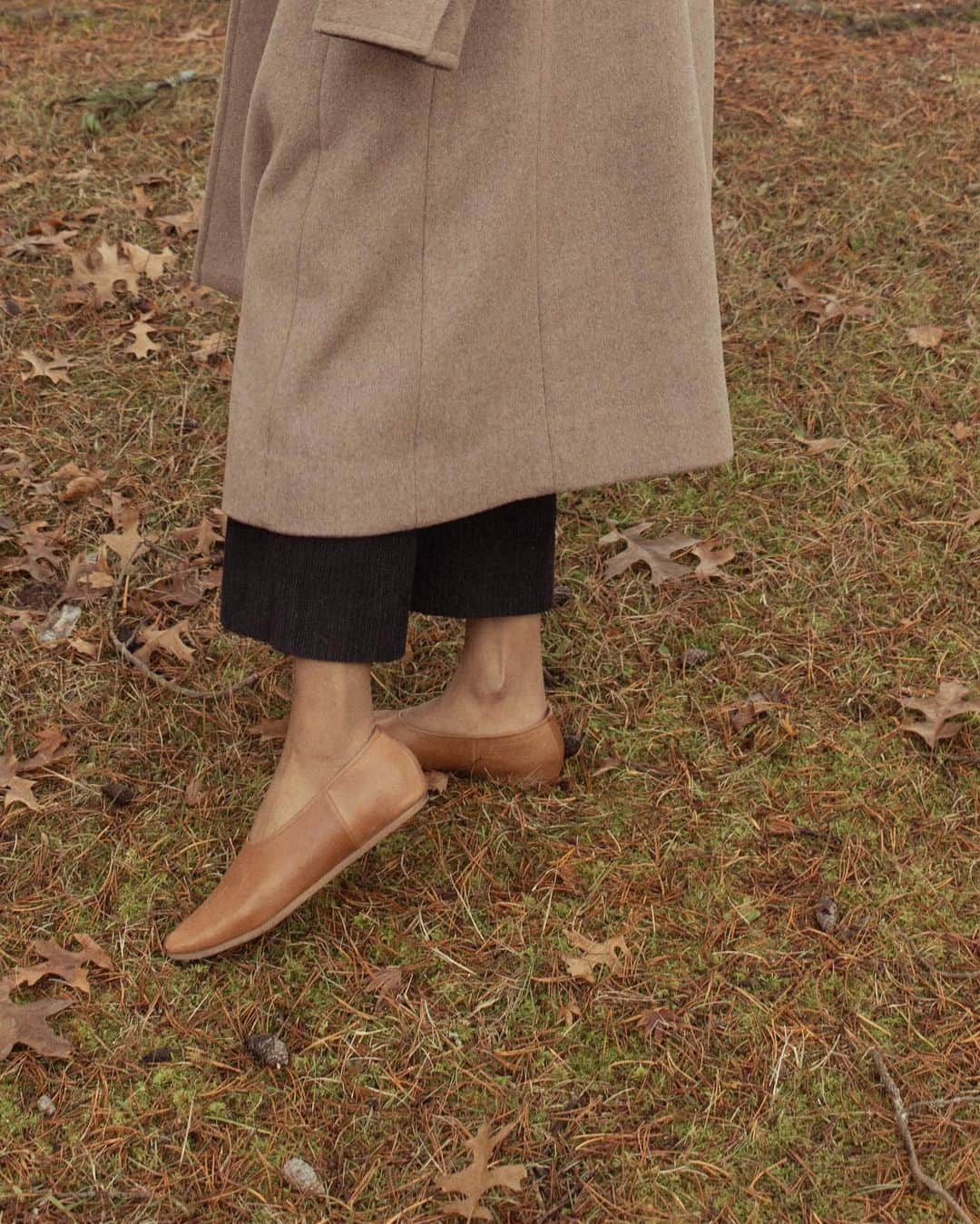 コクリコさんのインスタグラム写真 - (コクリコInstagram)「A personal favourite of mine, the GEN flats will continue forward into the spring and join the ranks of the Coclico Classics. Crafted from supple Italian leather, the GEN mold to an instant custom fit. Its slight hidden wedge and flex rubber sole add the ultimate in comfort and flexibility. And if that wasn’t enough it’s high vamp & gently squared-off toe mark it’s rightful place in a minimalist’s wardrobe. I could go on, but I’ll leave them to speak for themselves.  📷 @gillianstevens」1月14日 6時04分 - coclicony