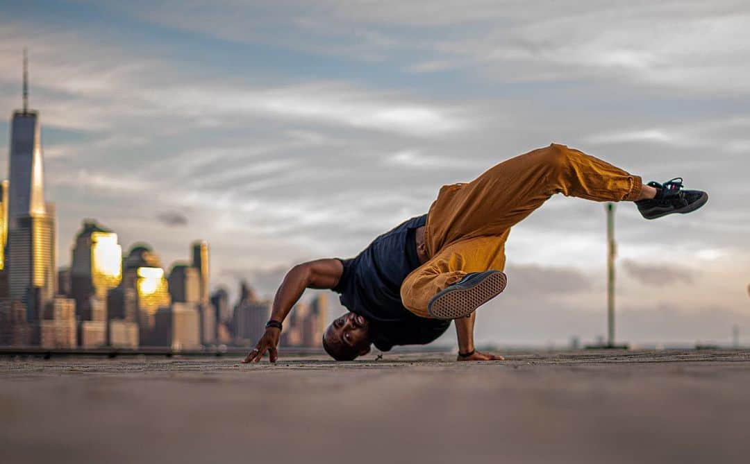 NikonUSAさんのインスタグラム写真 - (NikonUSAInstagram)「Flowing water, the stream of traffic or the smooth moves of a break dancer. All are acceptable subjects for this month's Fluidity photo challenge! Share your photos using both #ZCreators and #FluidityPhotoChallenge and you could be featured on Z-creators.com  📸: @photo_by_hila with the #Z6 and NIKKOR Z 50mm f/1.8 S」1月14日 4時42分 - nikonusa