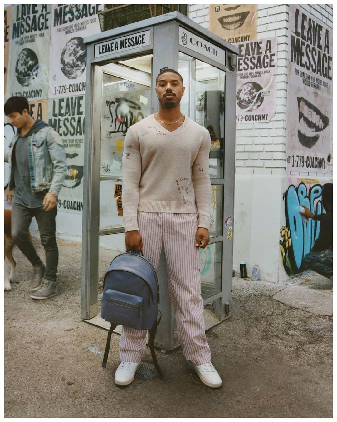 コーチさんのインスタグラム写真 - (コーチInstagram)「The power of expressing gratitude. “I think it’s important we take moments to appreciate each other, and the good things we’ve got, while still trying to make things better," says #MichaelBJordan. When it comes to sharing optimism, he never phones it in. #CoachFamily  Captured by: @renellaice  Styled by: @jasonrembert, #OlivierRizzo Hair by: @jove14 Makeup by: @carolagmakeup #CoachNY」1月14日 4時36分 - coach