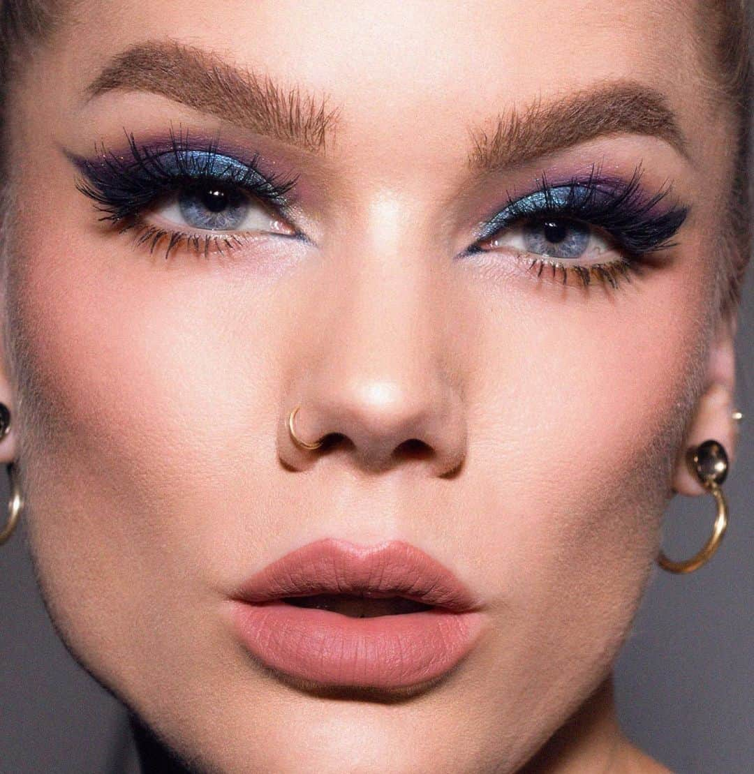 Linda Hallbergさんのインスタグラム写真 - (Linda HallbergInstagram)「I can’t tell you enough how much I love this color combination!  Product list  Base @danessa_myricks Vision Cream Cover N03 @lhcosmetics infinity filter light & fantastick lipstick pink opal  Eyes @lhcosmetics acrux flash crayon @lhcosmetics spectral palette @lhcosmetics ory flash crayon (under the eyes) @sweedlashes pro lash lift mascara Lashes?  Lips @anastasiabeverlyhills lip palette」1月14日 4時38分 - lindahallberg