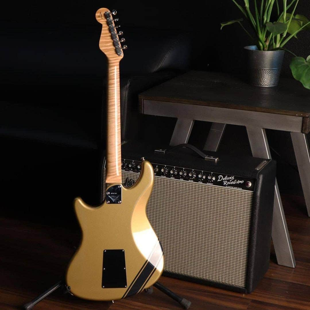 Fender Guitarさんのインスタグラム写真 - (Fender GuitarInstagram)「Here's something Special from Master Builder @thornguitars  . "Fender always used automotive colors for their guitars in the early days. I’ve chosen 1968 Ford colors (for obvious reasons) on the California Specials, this one in Sunlit Gold. Flat black guard and competition stripes add to the ‘68 muscle-car vibe.  Genuine Mother-of-Pearl blocks, matching headstock and rippin’ flame maple neck add a little beauty to the brawn. . Vibra-Dyne vibrato and J-bridge, of course! Stay Special!"」1月14日 5時00分 - fender