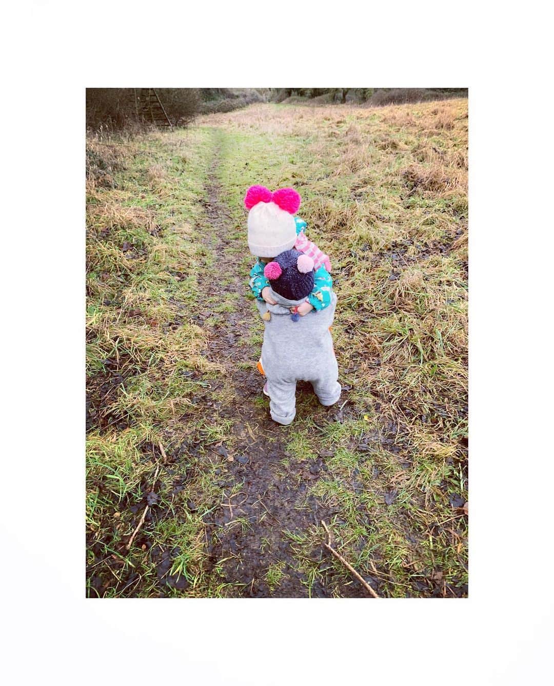 ダイアナ湯川さんのインスタグラム写真 - (ダイアナ湯川Instagram)「This is love ❤️ . . . . #sisters #daughters #childhood #family #love #blessed #gratitude #mygirls #myworld #happiness」1月14日 4時53分 - diana.yukawa