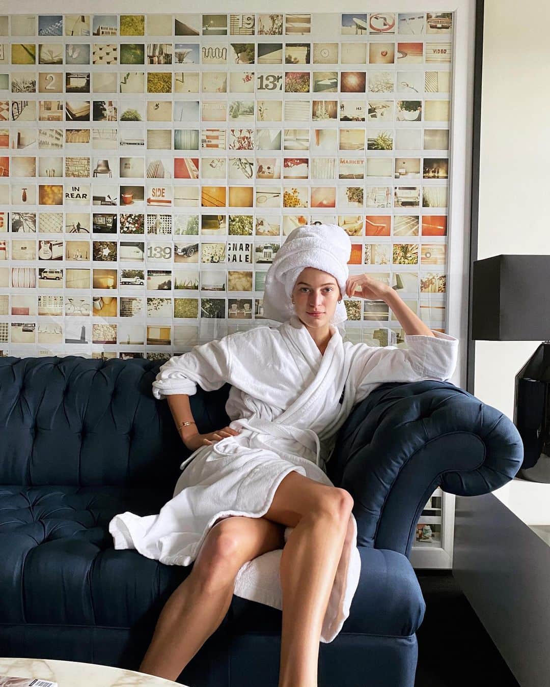 ヴァネッサ・アクセンテのインスタグラム：「Outfit for the next 2 weeks 🧖🏼‍♀️」