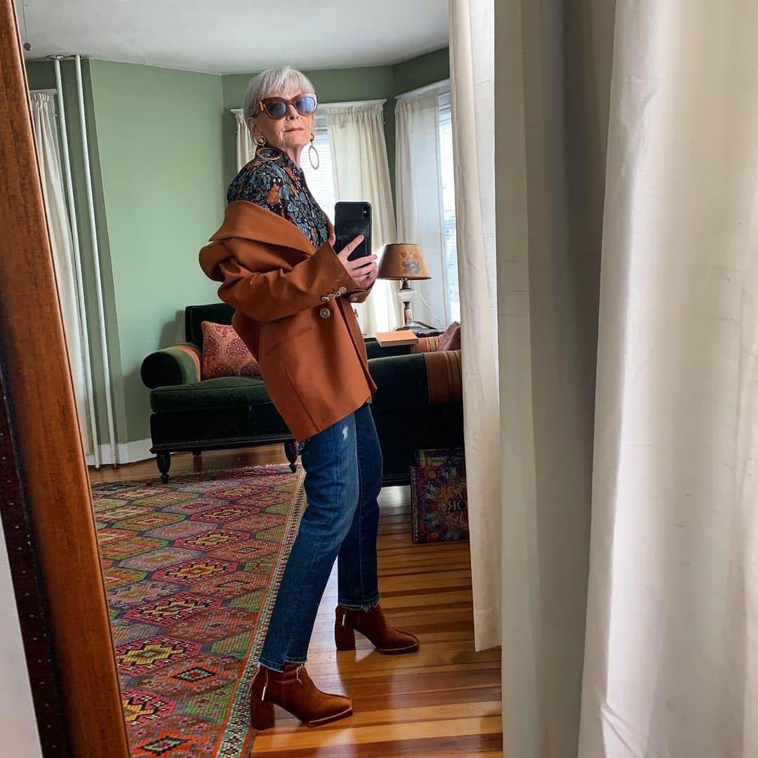 Accidental Iconのインスタグラム：「Making an attempt.  Since I know that dressing in something just a little bit more than pj’s improves my mood and makes me feel more motivated to work, I decided to make an attempt.  Oversized for comfort my silk shirt and double breasted blazer adds some color and texture is courtesy of velvet boots.  I even pulled out the earrings and sunglasses to get in the AI flow.  But as you can see, I never fully made it to getting the jacket on. Well at least an attempt was made and during a week and a time like I’m living in right now, an attempt is going to have to be just good enough.  Are you letting yourself be just “good enough” right now?  #transitiontime #dressingroom #clothingstories」