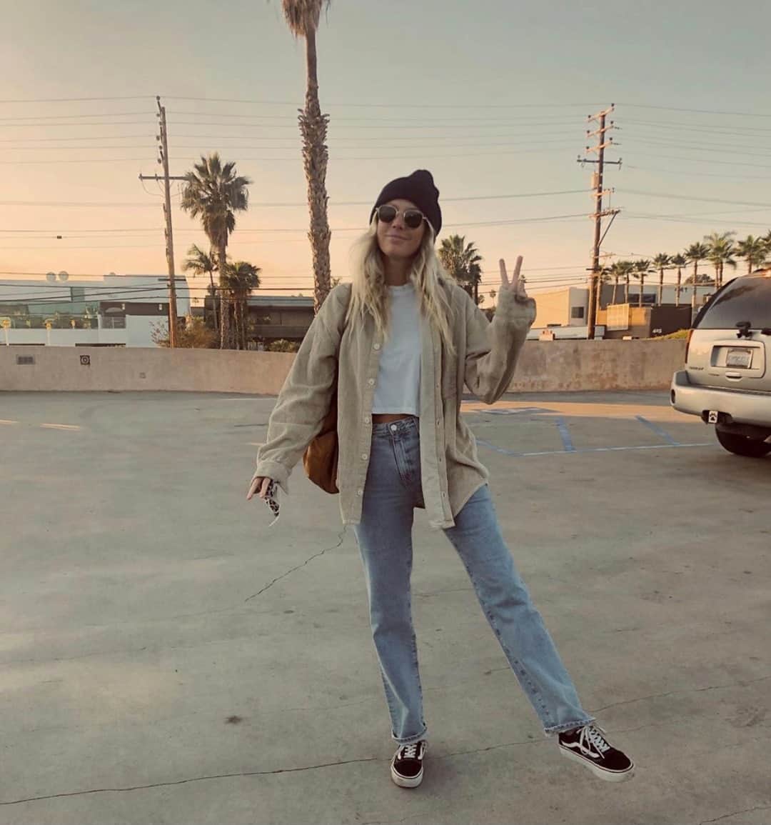 アドリアーノゴールドシュミットのインスタグラム：「The casually cool style icon @thesaltyblonde in the Alexxis // Link in bio to shop her style #AGirlInAG」