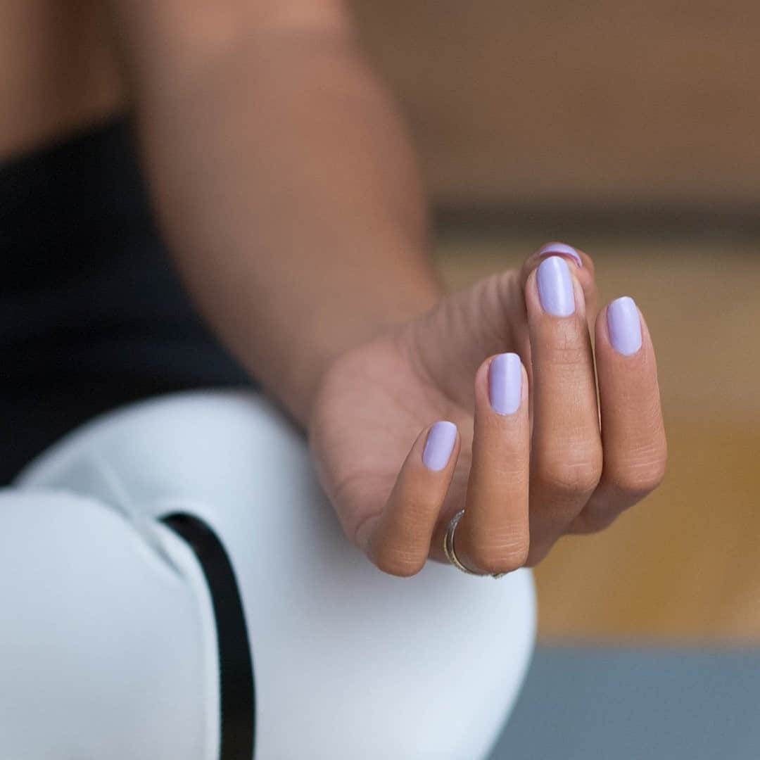 OPIさんのインスタグラム写真 - (OPIInstagram)「Nama-stay in, paint my nails and do yoga 🧘  Shade: #DontTootMyFlute  #ColorIsTheAnswer #OPIObsessed #PurpleNails #notd #NailsOfInstagram #PurpleMani #VioletNails #NailGoals #NailTrends #TrendyNails #NailInspo #BeMindful #BePresent #StayPresent #Meditate #Namaste」1月14日 5時22分 - opi