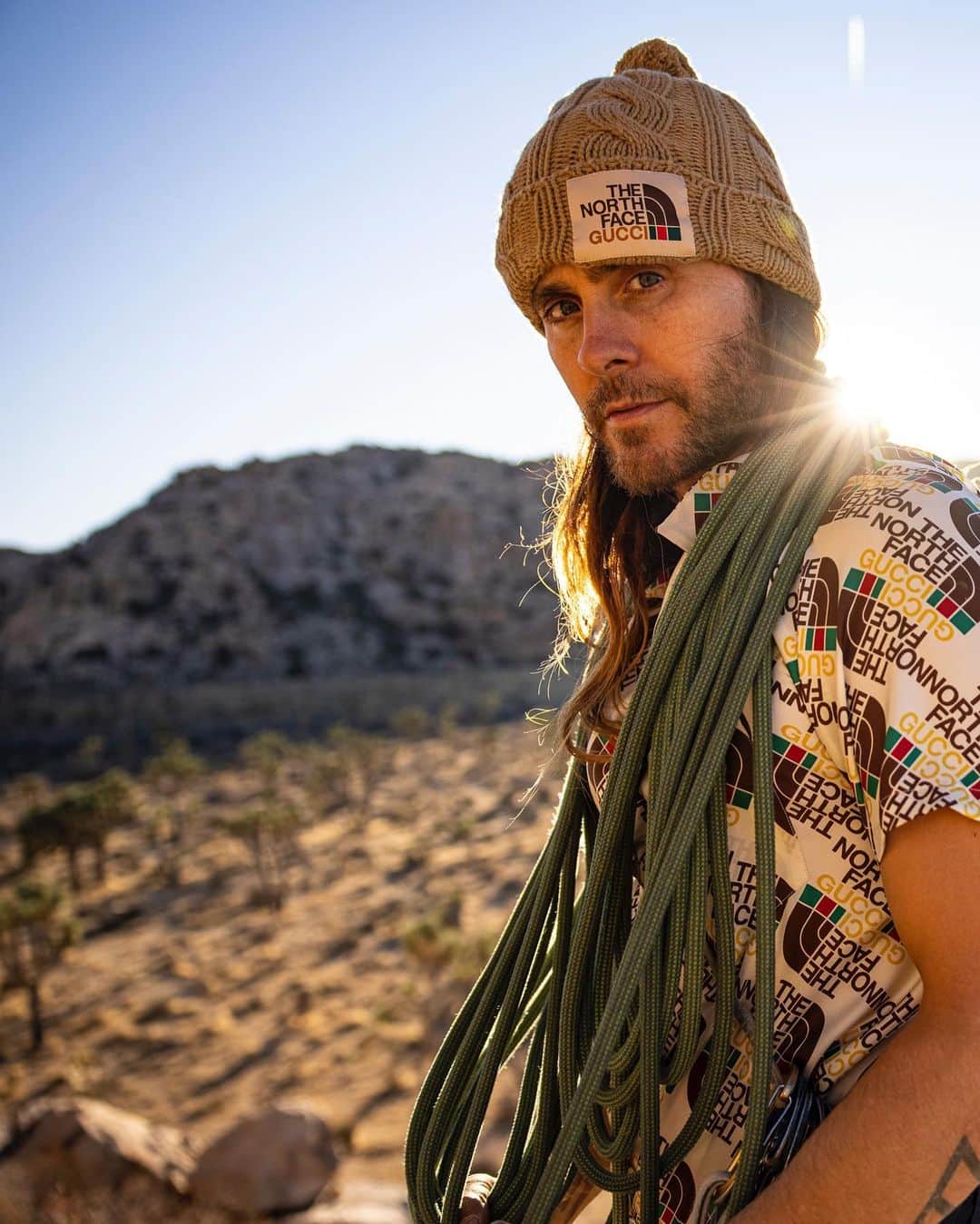 のインスタグラム：「Always fun to mix a little work and play w @jaredleto. Never a dull moment. And great to get a trip back to J Tree. One of my favorite old stomping grounds. It’s been a while. Happy we got to stack a few pitches on our scouting day.   Shot for the @thenorthface and @gucci collab. More in stories.  #TheNorthFacexGucci   See full shoot in @sidetrackedmag link in bio.」