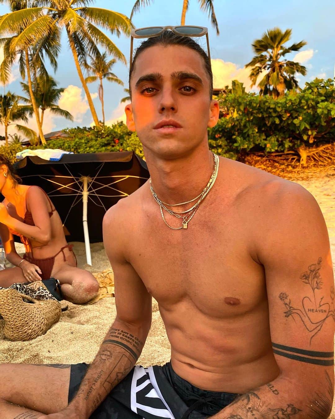 ジェイ・アルヴァリーズのインスタグラム：「Seriously though.. When the fuck is covid going to end?」