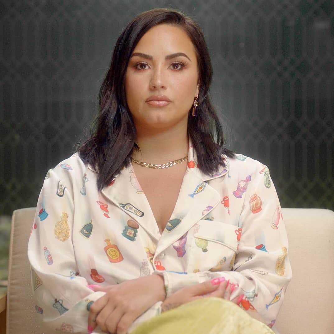 YouTubeさんのインスタグラム写真 - (YouTubeInstagram)「@ddlovato is ready to share her story with the world. The four-part documentary event, Demi Lovato: Dancing with the Devil premieres March 23. #DemiDWTD #YouTubeOriginals」1月14日 5時45分 - youtube