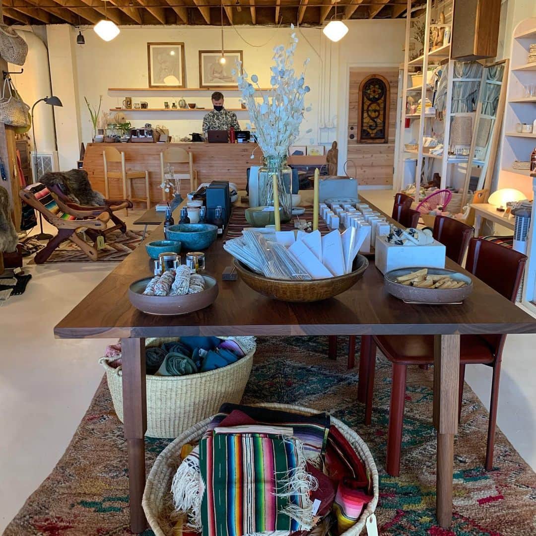 Beam & Anchorのインスタグラム：「Hope everyone’s doing ok out there...we’re here til 5 if you need a safe, warm place to visit. XO」