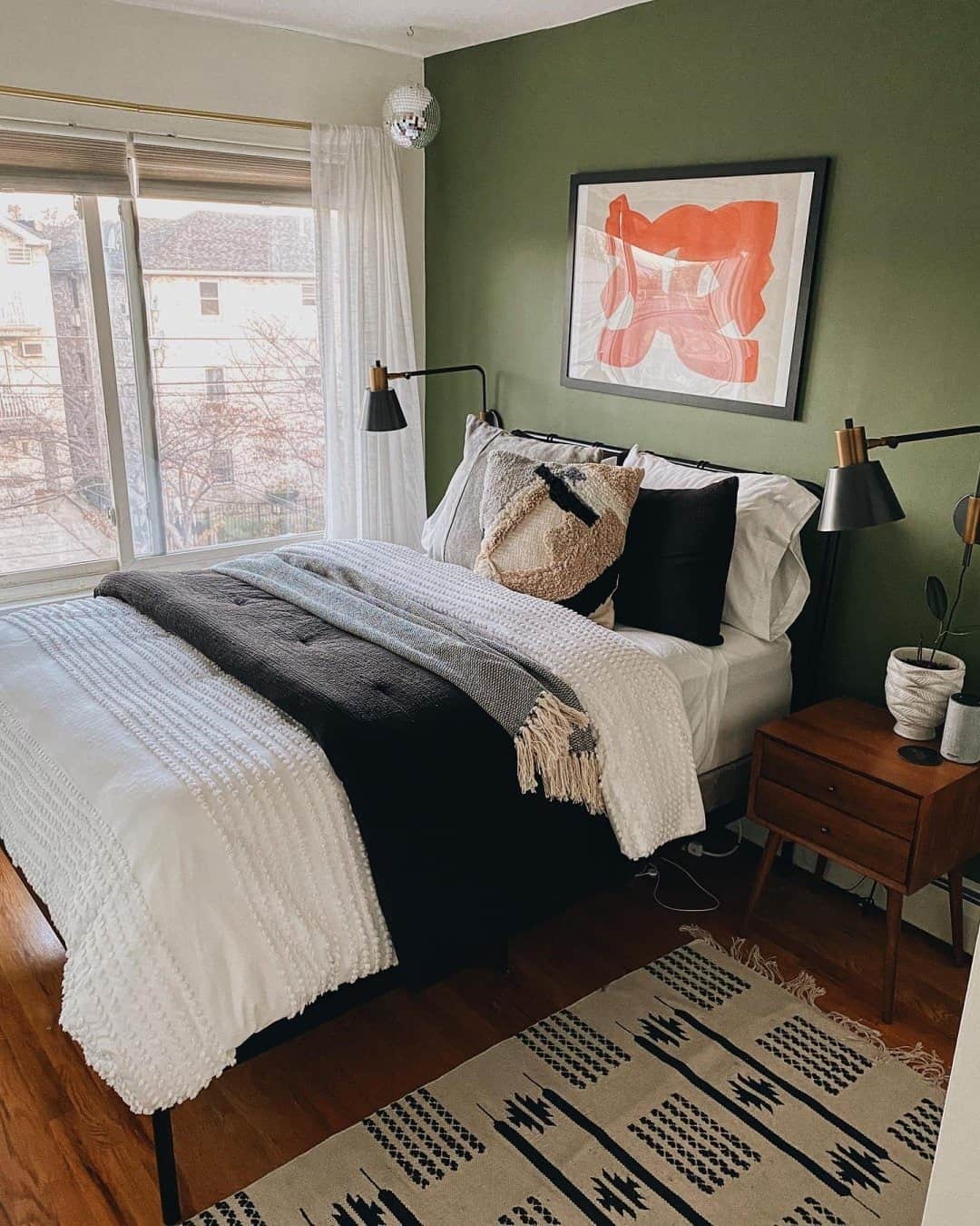 のインスタグラム：「Can't decide what we love more in @thedallasriley's bedroom: the accent wall or the disco ball 🕺 Hey, our organic Candlewick Duvet Cover looks pretty great, too! Tap the link in our bio to shop this room. (Paint is Oakmoss SW 6180 by @sherwinwilliams!)」