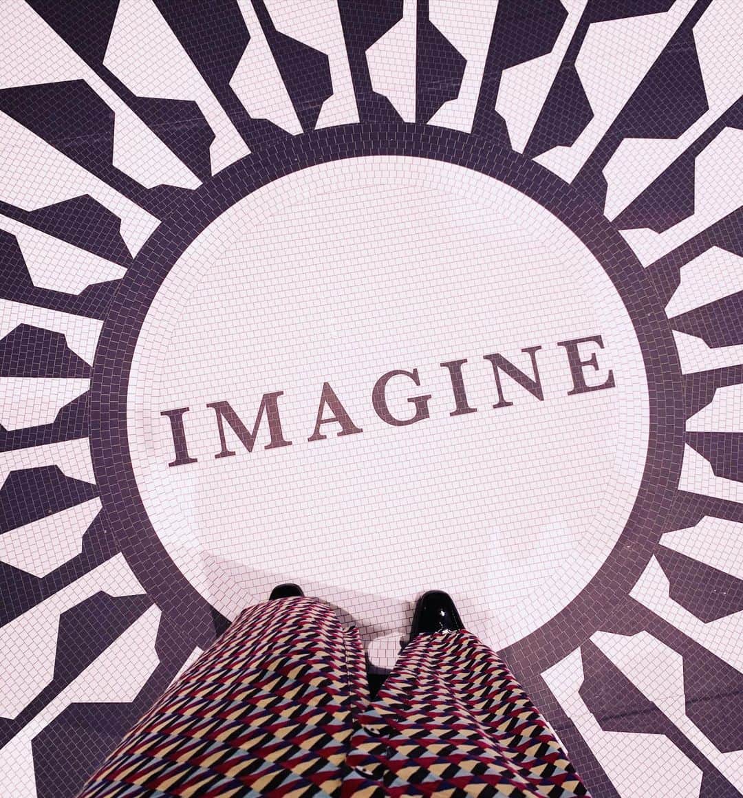 Mai Yamadaのインスタグラム：「IMAGINE . 2/18までに期間が延長された「DOUBLE FANTASY John&Yoko」 10月に行ったんだけど、また行きたいなぁ… . #IMAGINE#doublefantasy #johnlennon#onoyoko #ダブルファンタジー #ジョンレノン#オノヨーコ #グッズ買ったのにまた欲しい」
