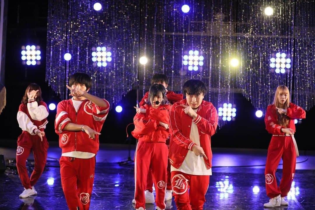 テレビ東京「青春高校３年C組」のインスタグラム：「年末に開催された 青春高校3年C組オンラインLIVE  presented by OPEN HOUSE🌏 涌嶋ラストLIVE🚀 パワフルなダンスは 皆んな釘づけでした🤸 アーカイブ購入は青春高校HPから💁  #openhouse　 #ディアフレンズ #青春高校３年Ｃ組」
