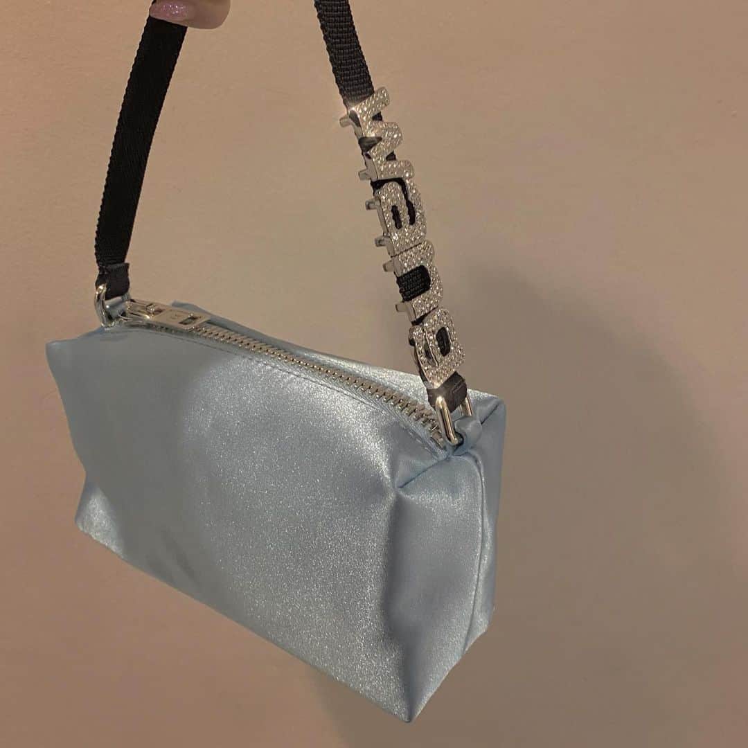 梅村実帆のインスタグラム：「んーーーー🥺 きゅん♡とした、かわいい @alexanderwangny  最近 ブルーばっかり🐋💠」