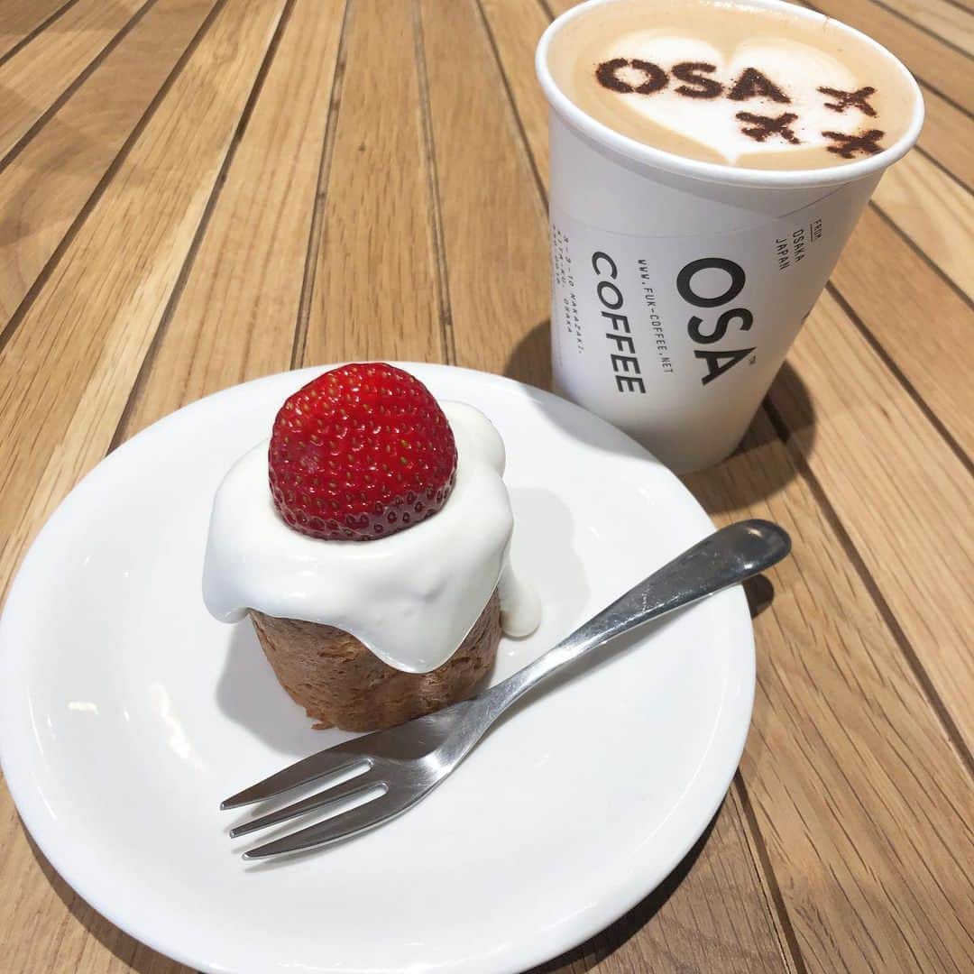 RiLiさんのインスタグラム写真 - (RiLiInstagram)「キャンドルケーキがかわいすぎる🕯️🤎【OSA COFFEE】💕⁣ ......⁣ 大阪・北区にある【OSA COFFEE（オーエスエーコーヒー）】🥐去年の5月に新たにオープンしたカフェなんだけど期間限定メニューがかわいすぎるってウワサ🙈💕⁣ 期間限定のトロ～っとしたクリームの上にコロンとイチゴがのったキャンドルケーキは食べるのがもったいないくらいとってもかわいい🍓♡エスプレッソのしみ込んだスポンジとクリームとの相性は抜群👍⁣ ほかにもガトーショコラやバスクチーズケーキが大人気🧀♥お店は長崎、福岡、広島にも店舗があるみたい❣️ぜひぜひ行ってみてね😉✨⁣ .⁣ ※注意※⁣⁣ 外出の際はマスクの着用、人との距離を保つなどの感染対策を心がけ⁣帰宅時はしっかり手洗い・うがいを行いましょう！⁣⁣ またご紹介した店舗の営業時間等が⁣変更されている場合がございます。ご注意ください。⁣ ⁣ ❣❣❣❣❣⁣ サイトやSNSで掲載させていただくお写真募集中😘📸⁣ かわいいコーデやアイテム、注目スポットなどが撮れたら、ハッシュタグ→#rili_tokyo  を付けて投稿❗⁣ ．⁣ Special Thanks💋 Photo by⁣ @2xx1miimii⁣ @pi.yoen⁣ @_airi.y94⁣ @bluearth_10⁣ @in0r__p⁣ @ysliliy._⁣ @__taremochilife⁣ @hokurochan714⁣ @nanami411⁣ @88_gira_88⁣ ⁣ .⁣ #osacoffee #COFFEE #オーエスエーコーヒー #大阪カフェ #北カフェ #北ランチ #大阪スポット #キャンドルケーキ #エスプレッソ #ガトーショコラ #バスクチーズケーキ #カフェ #rili_tokyo #おしゃれさんと繋がりたい #お洒落さんと繋がりたい #ファッション #패션스타그램 #ootd #outfit」1月13日 21時01分 - rili.tokyo