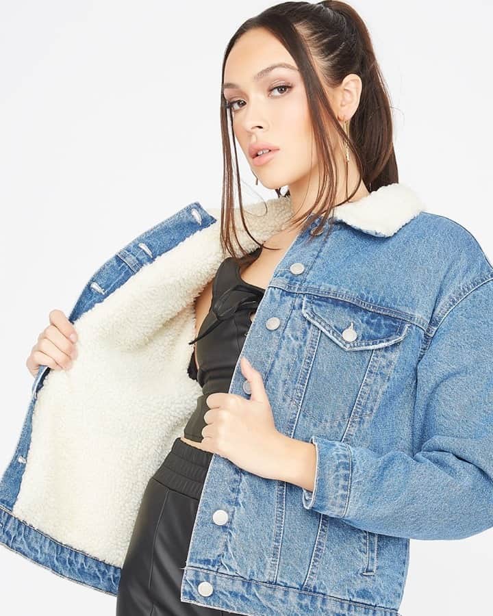 Charlotte Russeさんのインスタグラム写真 - (Charlotte RusseInstagram)「✨IN-STORE TODAY ONLY ✨ Buy 1 jean jacket for $20, get a second pair for ONLY $10! *select styles only #charlotterusse」1月13日 21時05分 - charlotterusse