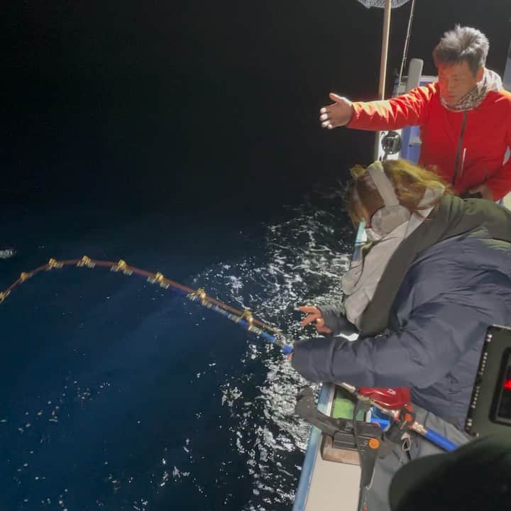 のインスタグラム：「YouTube後編、イカ🦑ブリ🐟 本日配信２０時に配信でした。🎣 観ていただけたら嬉しいです。👁‍🗨 #撮影#大魔神 #佐々木主浩釣りチャンネル #youtube  #釣り#🎣#fishing #妙法丸#伊東#初島沖」