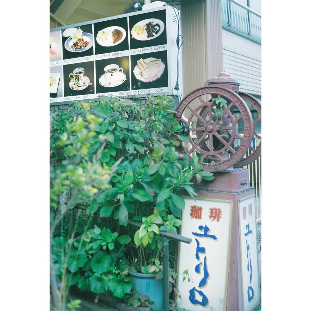 羽賀朱音さんのインスタグラム写真 - (羽賀朱音Instagram)「． ． ． 箱根にある、 モーリス･ユトリロの油絵などが たくさん展示されている喫茶店☕️🍋 ． 旅したいなぁ ． ． #film #filmphotography #フィルム #フィルムカメラ #film_jp #helloproject #morningmusume21 #モーニング娘21 #羽賀朱音 #ねちんふぃるむ  #箱根 #1人旅行 #ひとりっぷ #画廊喫茶ユトリロ」1月13日 21時06分 - akane__haga.official