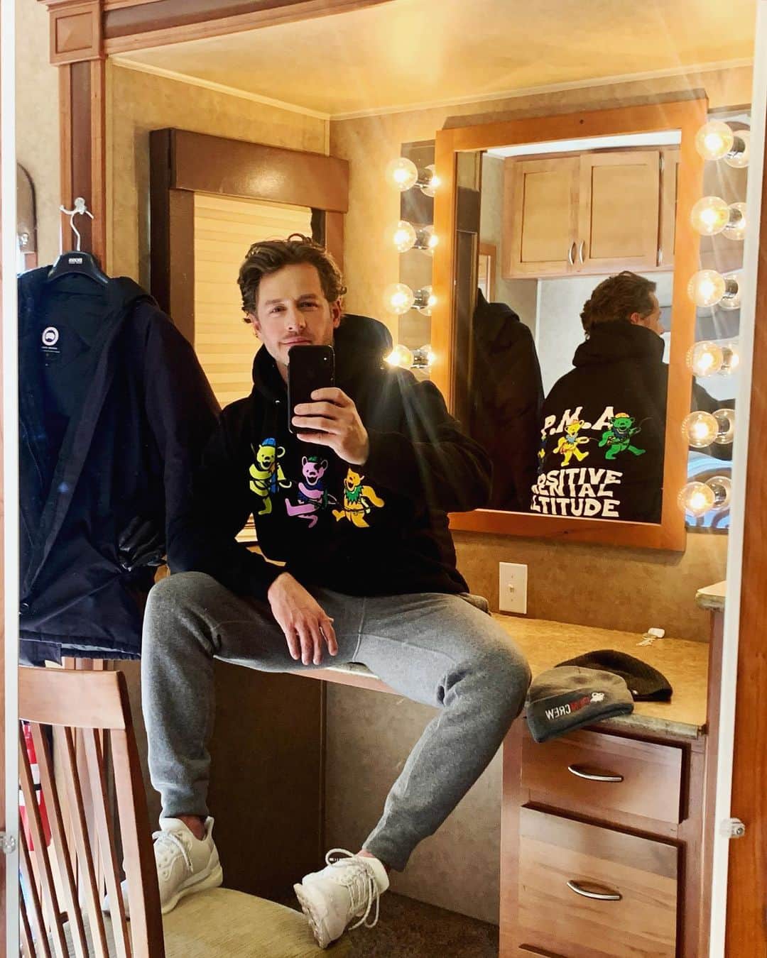 ジョシュア・ダラスのインスタグラム：「It’s all about a P.M.A today! #pma #chinatownmarket #gratefuldead #manifest」