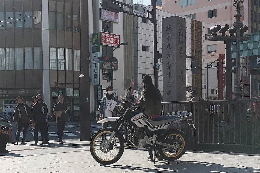 福山理子さんのインスタグラム写真 - (福山理子Instagram)「セロー人  #yamahaserow  #YAMAHAセロー #バイク女子 #下町っ子 #downtowngirl  #江戸っ子 #雷門 #バイク女子 #motercyclegirl  #motercyclelife  #motercyclelover」1月13日 21時14分 - rikofukuyama