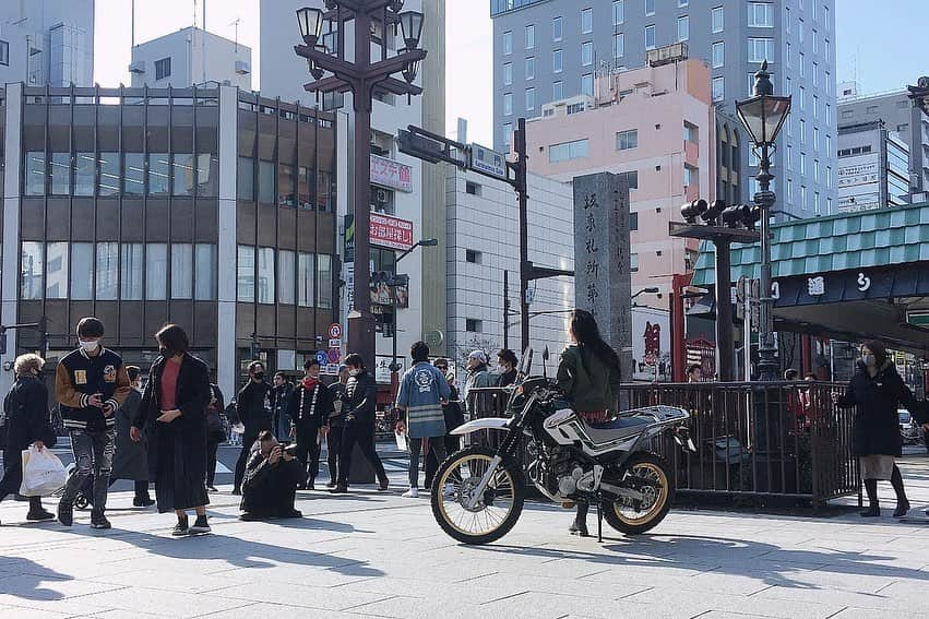 福山理子さんのインスタグラム写真 - (福山理子Instagram)「セロー人  #yamahaserow  #YAMAHAセロー #バイク女子 #下町っ子 #downtowngirl  #江戸っ子 #雷門 #バイク女子 #motercyclegirl  #motercyclelife  #motercyclelover」1月13日 21時14分 - rikofukuyama