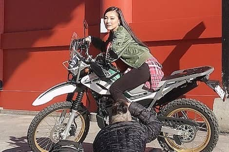 福山理子さんのインスタグラム写真 - (福山理子Instagram)「セロー人  #yamahaserow  #YAMAHAセロー #バイク女子 #下町っ子 #downtowngirl  #江戸っ子 #雷門 #バイク女子 #motercyclegirl  #motercyclelife  #motercyclelover」1月13日 21時14分 - rikofukuyama