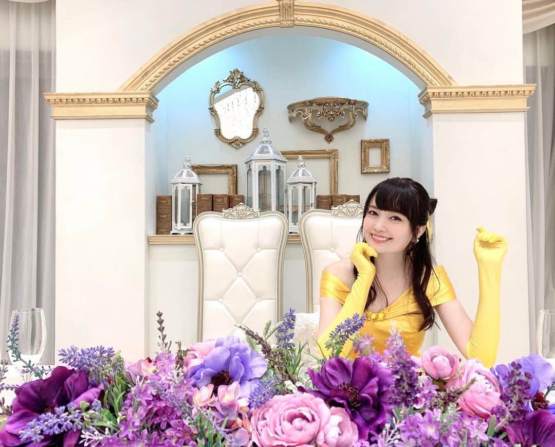 浅井麻里さんのインスタグラム写真 - (浅井麻里Instagram)「🏵🏵🏵🏵﻿ ﻿ ベルのドレスで、﻿ 披露宴会場の高砂でも撮影していただいた❤️﻿ ﻿ そして美女と野獣の物語にも出てくる﻿ 大階段✨🌹👸🦁﻿ ﻿ 実写版の映画「美女と野獣」﻿ 久しぶりに観たいなぁ💕﻿ ﻿ ﻿ #カサデアンジェラ青山#結婚式場#披露宴会場#ベルドレス#ベル仮装#ドレス#高砂装飾#美女と野獣#beautyandbeast#wedding_mari」1月13日 21時26分 - mari_asai_625