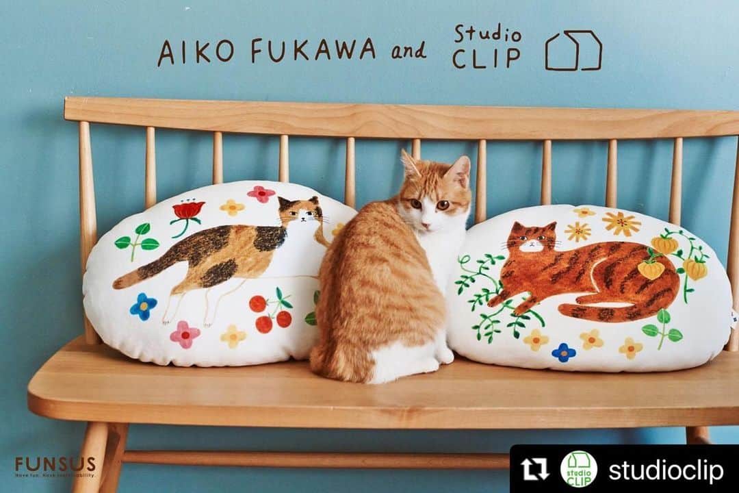 布川愛子のインスタグラム：「明日1/14からstudio CLIPさんとコラボさせていただいたグッズが店頭とオンラインにて販売されます🌼🐈🌷 studio CLIPさんが取り組まれているサステナブル活動、［FUNSUS］の一環として動物保護団体への寄付活動を行なっております。 今回お客様がこちらのコラボ雑貨をご購入頂くと、購入金額の一部が動物保護団体に寄付されるとのことです。ご不明な事がございましたら、お店のスタッフ様にお尋ねいただけたら助かります✨モデルの本当に可愛らしい猫ちゃんも、保護猫さんなのです🐈🌼🌷1匹でも多くの猫犬たちが愛する家族と共に穏やかで幸せな一生を送れることを心から願います。 お仕事を通して、このような取り組みに参加させていただいくことは何よりも嬉しい事です。素敵なご縁と機会をありがとうございます☺感謝です️💕🐈🐈🐈✨ #aikofukawa #aikofukawa_illustration #布川愛子   #Repost @studioclip with @make_repost ・・・ 【1月14日(木)からAIKO FUKAWAコラボがスタート！】  人気イラストレーターの布川愛子さんとのコラボ商品が明日、発売されます◎布川さんのぬくもりのある可愛らしい猫と、お花のイラストが描かれた持ち歩きたくなるようなポーチや携帯ケース、おうち時間を楽しくしてくれるクッションやスリッパなど様々なアイテムを展開致します！ぜひ、お楽しみに＊  #studioclip #スタディオクリップ #aikofukawa #保護猫 #保護犬 #ねこねこクリップ #いぬいぬクリップ #ねこねこクリップいぬいぬクリップ #いぬいぬクリップねこねこクリップ #スタジオクリップ #スタジオじゃないスタディオだよ #ちょうどいい暮らし」