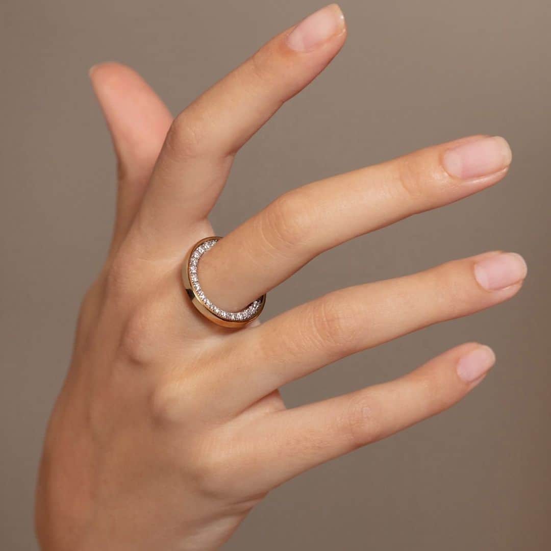 のインスタグラム：「The ‘Tourbillon’ wedding band from the Marry me collection in 18kt yellow gold adorned with pavé white diamonds set on the sides of the ring   Available on-line & in stores   #delfinadelettrez  #tourbillonring  #marrymecollection」