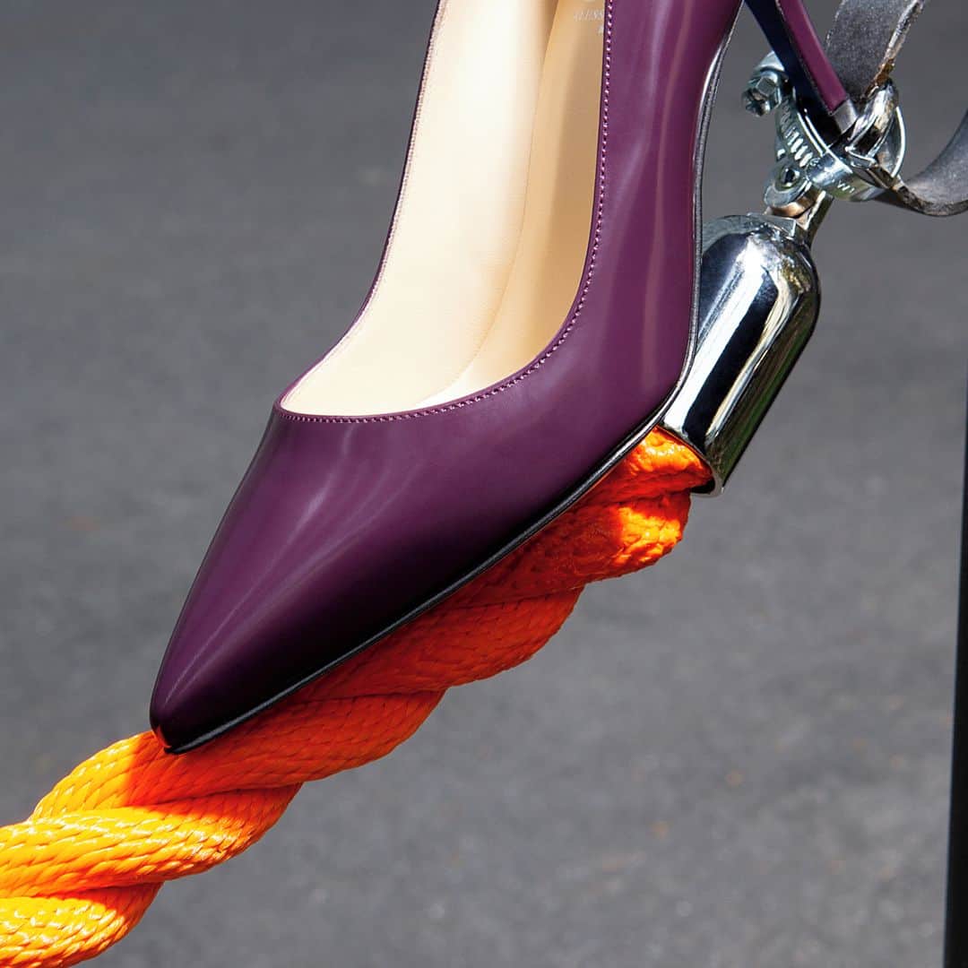 アレッサンドロオテーリさんのインスタグラム写真 - (アレッサンドロオテーリInstagram)「"Elegance is elimination." —Cristóbal Balenciaga⁣ What about this amazing #A75DarkChic dècolletè? ✨⁣ .⁣ .⁣ .⁣ .⁣ #Otericollection #Alessandrooteri #Oterishoes #madeinitaly  #luxuryshoes #shoes #luxurydecollete #shoesinspiration #Shoeslover #Milano #Milanoshoes #musthaveshoes  #fashionable #Merrychristmas #Highheels  #fashiondesigner #style #leathershoes #glamour #Oteriluxuryshoes #Shoesinspiration #Milan #Colorfulshoes #Passionfordecollete #Fashioncontent #Strikeapose」1月13日 21時30分 - oteri_milano