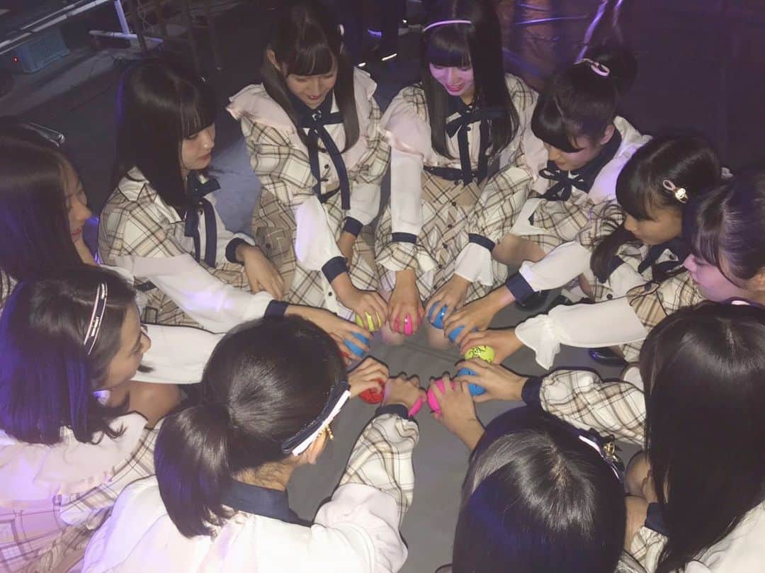 尾上美月のインスタグラム：「大好きな同期のみんな💓 お気に入りの写真です💫  #AKB48 #チーム8 #同期 #大阪 #握手会」