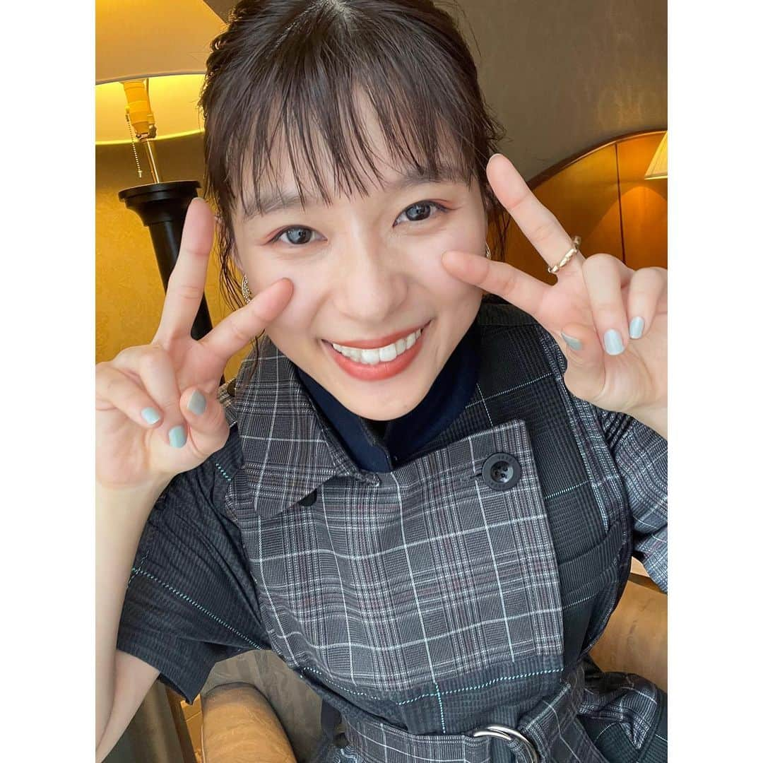 芳根京子さんのインスタグラム写真 - (芳根京子Instagram)「取材もたくさん受けさせていただきました。  こちらのお衣装、ヘアメイクも 素敵でした☺️✨  ありがとうございました！  #ファーストラヴ」1月13日 21時52分 - yoshinekyoko