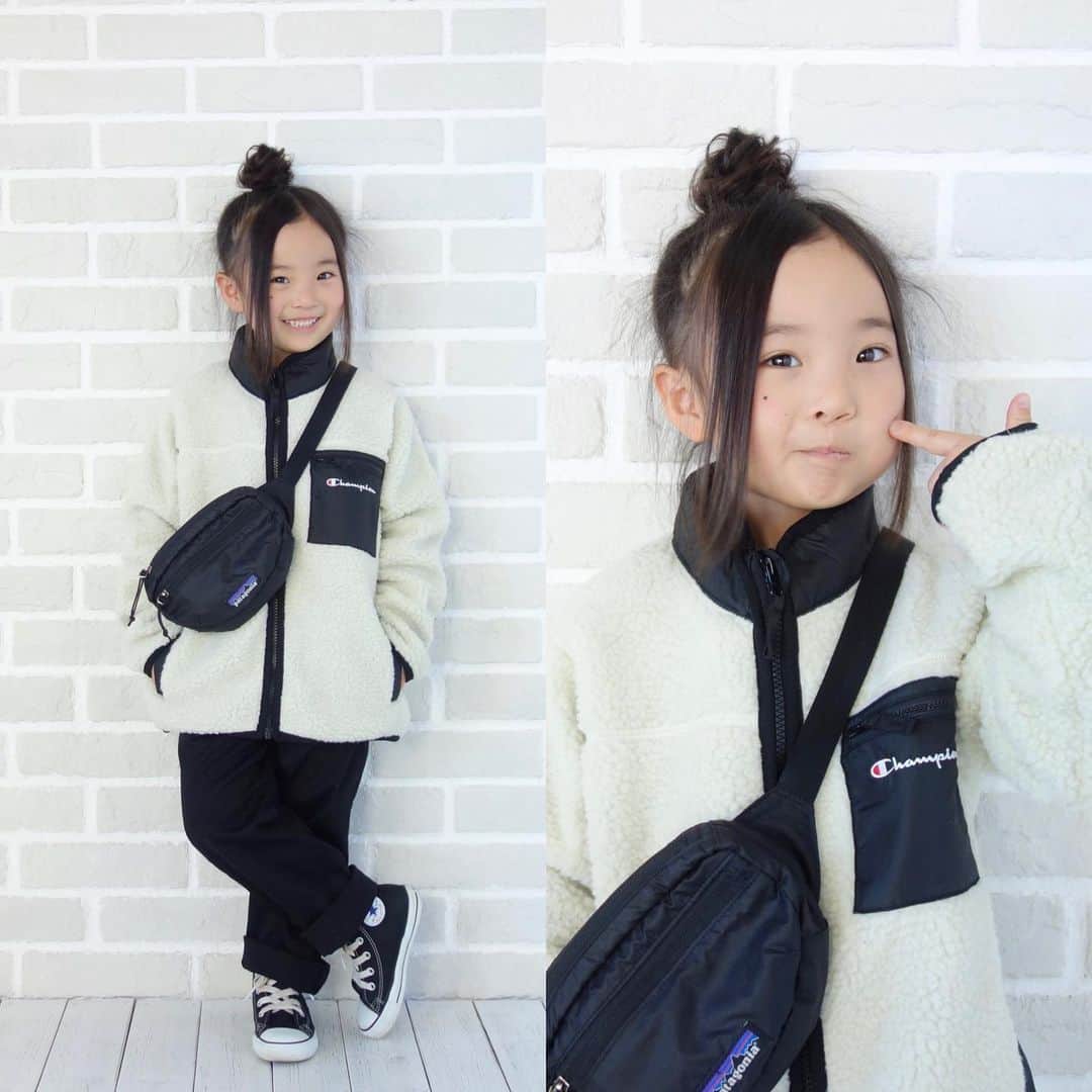 Saraのインスタグラム：「. coordinate♡ . @branshes で見つけた チャンピオンのボアブルゾン🖤 もこもこかわいい🐑🐑🐑 . SALEでお得にGETできます🐾 . outer ▶︎ #branshes  pants ▶︎ #devirock  shoes ▶︎ #converse  bag ▶︎ #patagonia  . #ootd #kids #kids_japan #kids_japan_ootd #kjp_ootd #kidsfahion #kidscode #kidsootd #kidswear #キッズコーデ #キッズファッション #インスタキッズ #チャンピオン #ボアブルゾン #コンバース #champion」