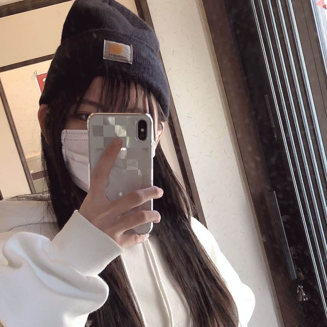 中野みやびのインスタグラム：「Carhartt  #carhartt #ニット帽 #ニット #帽子 #ハット #hat #お気に入り #かわいい #love #冬 #winter #おしゃれ #パーカー #中野みやび #みやび」