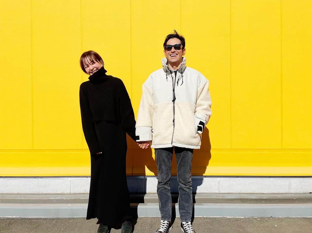 EMIのインスタグラム：「⭐︎ 結婚記念日を毎年忘れてる 今年も今思い出したよw まあそんなんでも7年？8年？ 仲良くやっております 今年もよろしくね♡ #結婚記念日 #元旦です #夫婦」
