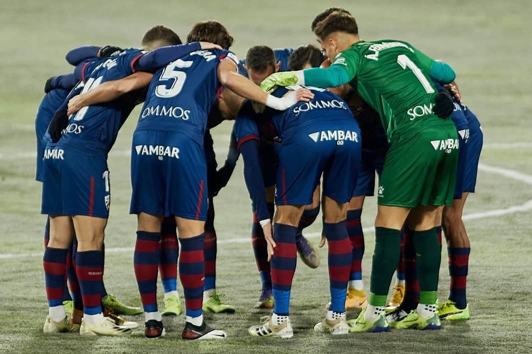 サンドロ・ラミレスのインスタグラム：「Somos todos responsables de esta situación. Te deseo lo mejor, Míchel. Gracias por tu trabajo tu confianza y tu dedicación al equipo. Ahora, es el momento de seguir adelante juntos. Más que nunca, sin reblar 🔵🔴💪🏻」