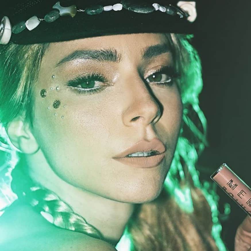Merve Boluğurのインスタグラム：「✨」