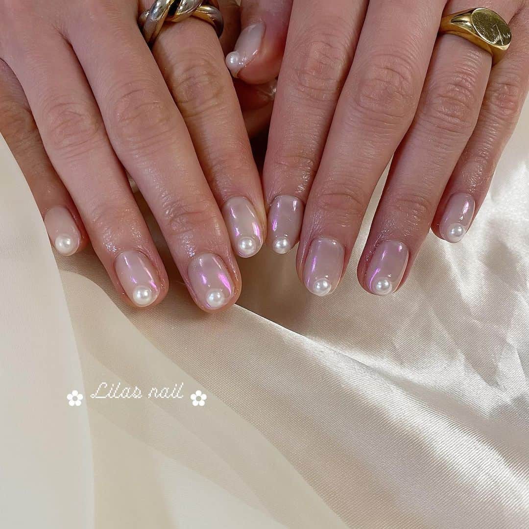 makoのインスタグラム：「* 可愛い〜♡ #girlynail #ガーリーネイル #ミラーネイル #glitternail #젤네일 #젤네일아트 #젤네일전문 #フレンチガーリー  #ギンガムチェック #ギンガムチェックネイル #オーダーチップ #ブライダルネイル #ワイヤーネイル  #セルフネイル #스누피네일아트 #左右非対称ネイル #ちょうちょネイル #蝶々ネイル #ヴィンテージネイル #水滴ネイル #オーロラネイル #フレンチネイル #冬ネイル #マットネイル #韓国ネイル」