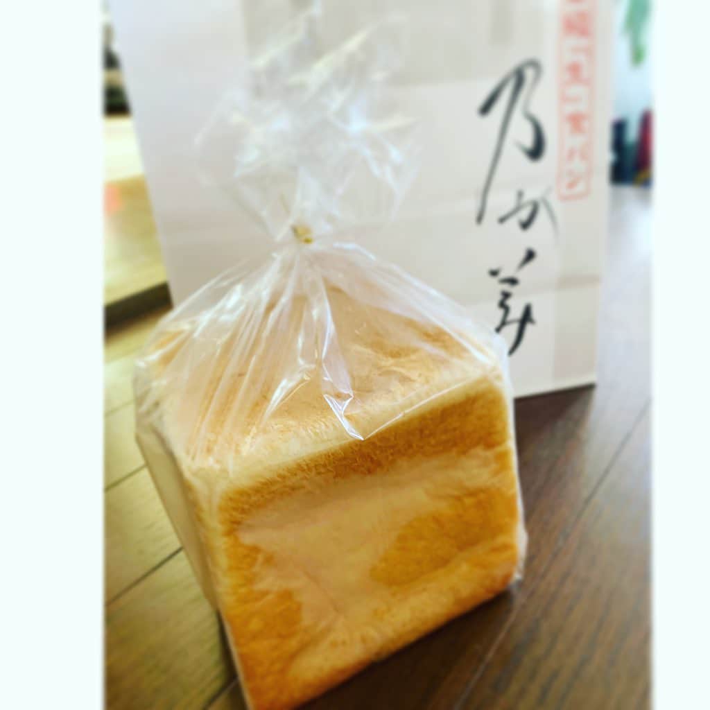 のインスタグラム：「「乃が美」の食パン🍞 初めて食べました😋めっちゃ美味しいね☺️❤️ ふわふわでしっとりしてて、甘み風味もあって😋 至福💖 　  #乃が美#食パン#美味しい#ふわふわ#しっとり#bread#delicious#fun#good#friend#happy#love#happiness#good#smile#tokyo#japan」