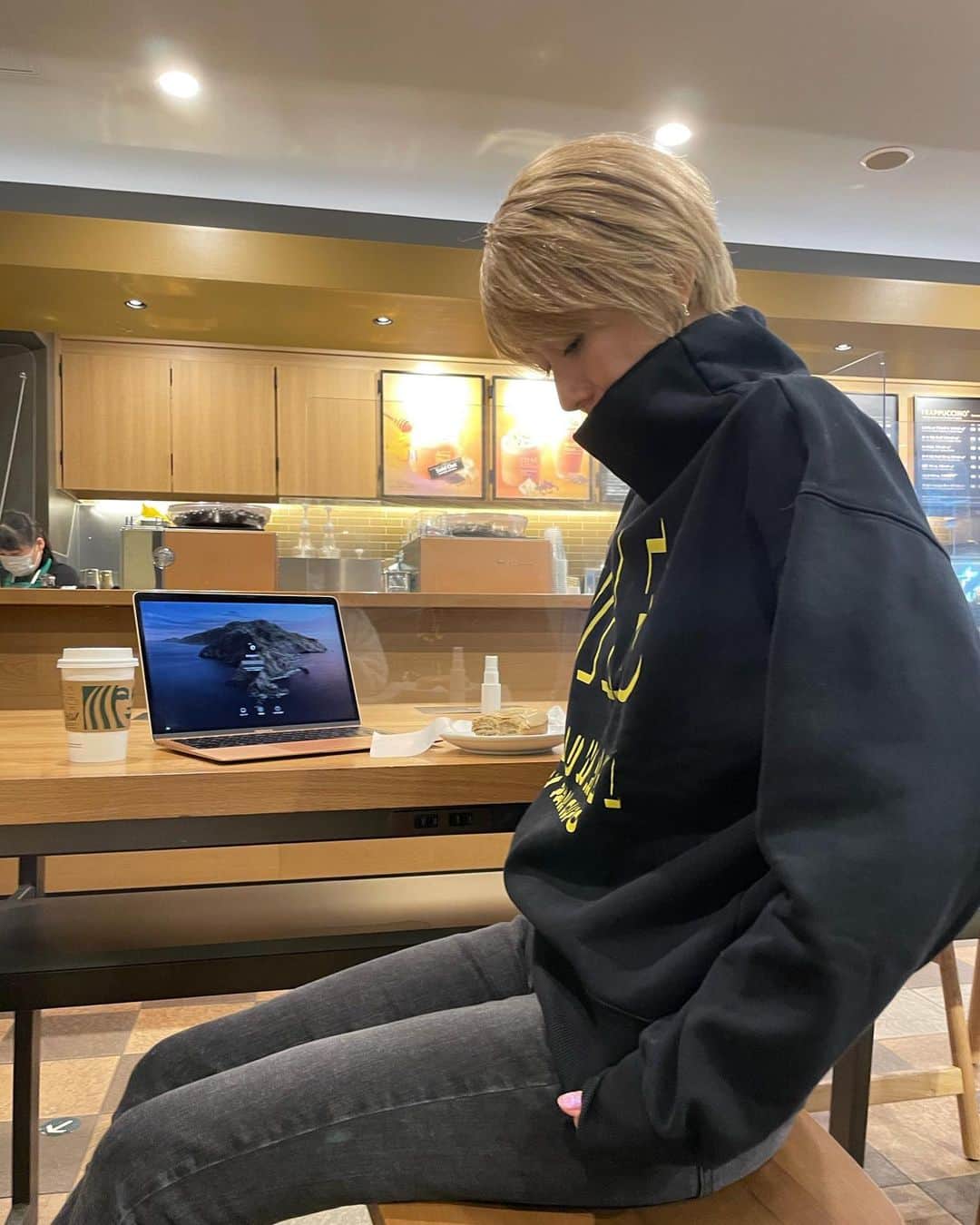 &mのインスタグラム：「マイコさん韓国アイドルみたい、イケメン〜❤️ ていいながらまりちゃんがパシャ📸してくれた一枚🤔 、、、 韓国アイドル🇰🇷て、メンズのほうだった😂😂」