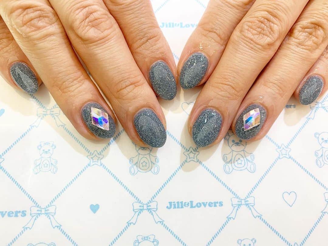 mamijinguのインスタグラム：「@icegel_japan  ONOFF  そのままでも十分キレイ✨  #jillandlovers #nail #nailart #paragel #gelneil#gel #ネイル #ネイルアート #me #look #love #かわいい」