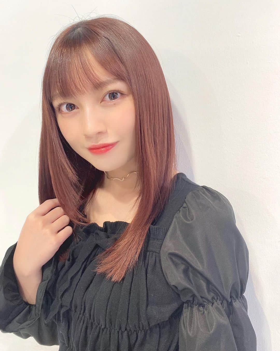 廣川奈々聖のインスタグラム：「少し前にまた @aid_hair さんにお世話になりました﻿ 🌙 髪質改善がすごいの！﻿ ﻿ サラサラなって本当に嬉しい…🐇🤍﻿ ﻿ ﻿ おかげさまで、最近髪の調子がとっても良いので﻿ヘアケアもっと頑張ろ〜っと¨̮ ﻿ ﻿ ﻿ ﻿ ﻿ #恵比寿#美容院#髪質改善トリートメント#ストレートヘア#ヘアケア#おすすめサロン#hairsalon」
